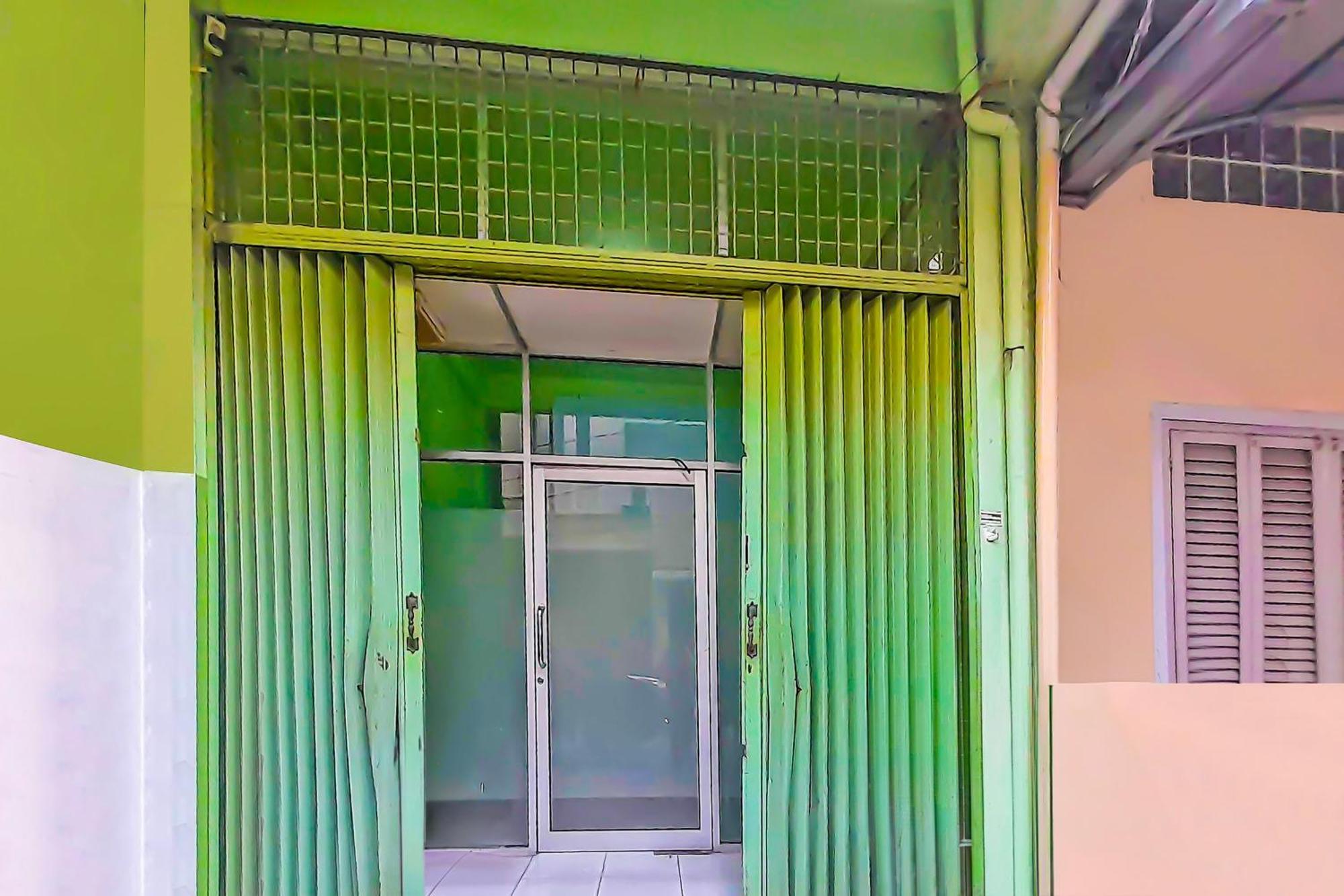 Spot On 92236 Kediri Family Homestay Medan Exterior foto
