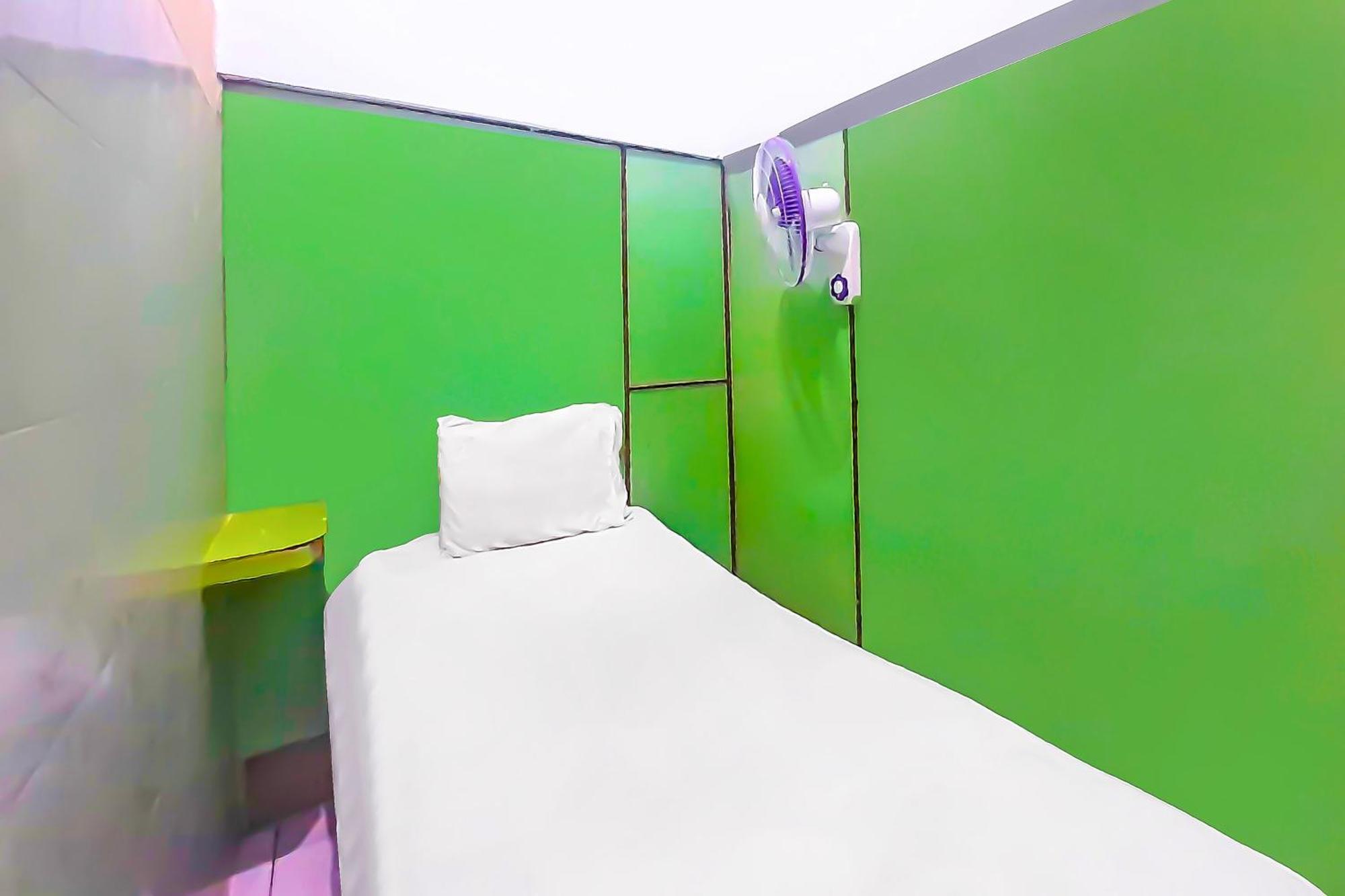 Spot On 92236 Kediri Family Homestay Medan Exterior foto